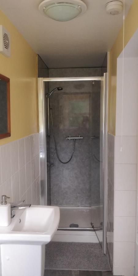 Private Annex To Victorian Villa, With Kitchen And Free Parking Todmorden Eksteriør bilde